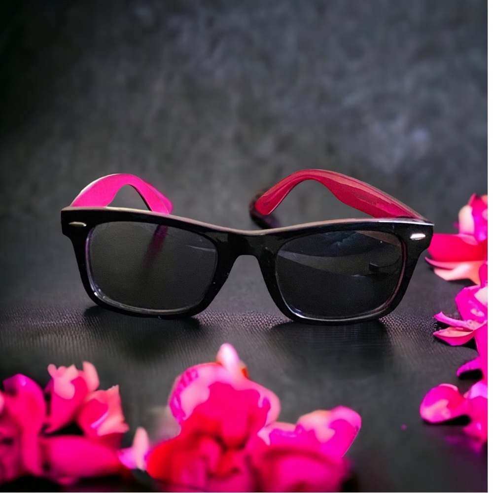 Classic Vintage-Vibe Rectangular Sunnies, NWT, Black & Pink